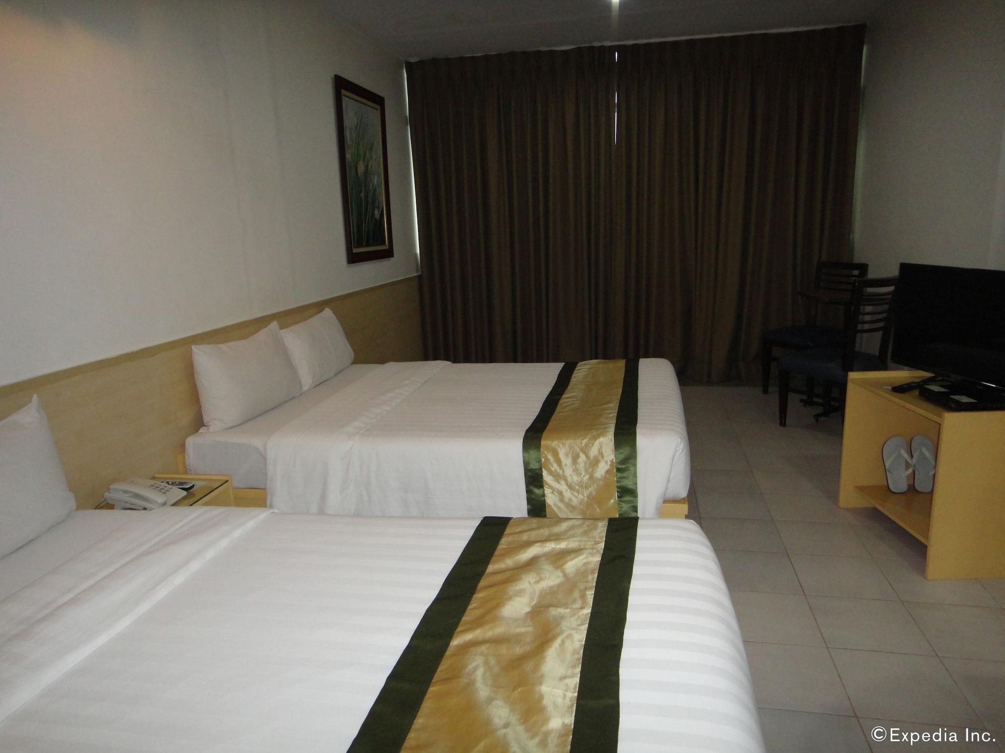Hotel Pier Cuatro Cebu Exterior photo