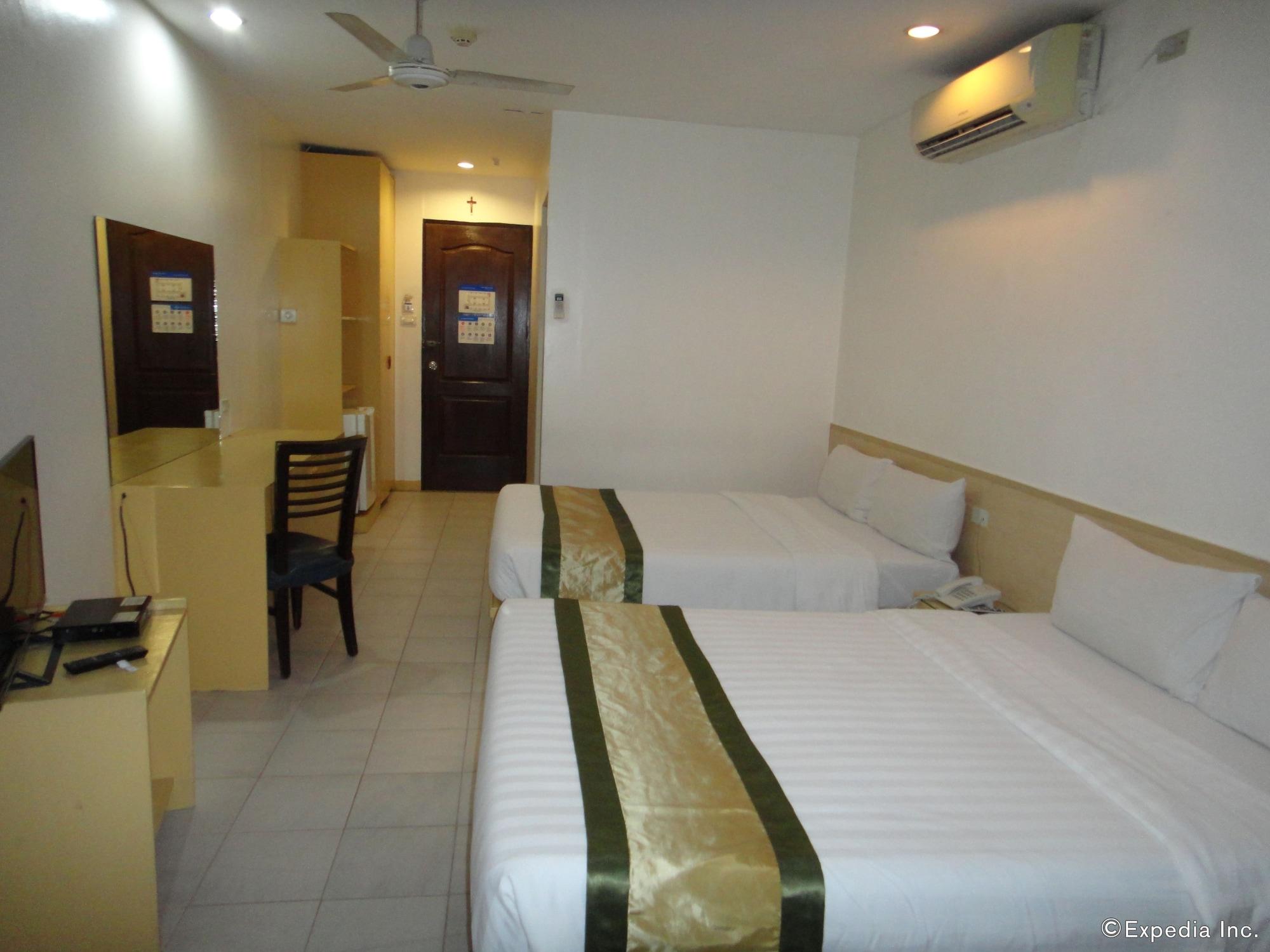 Hotel Pier Cuatro Cebu Exterior photo