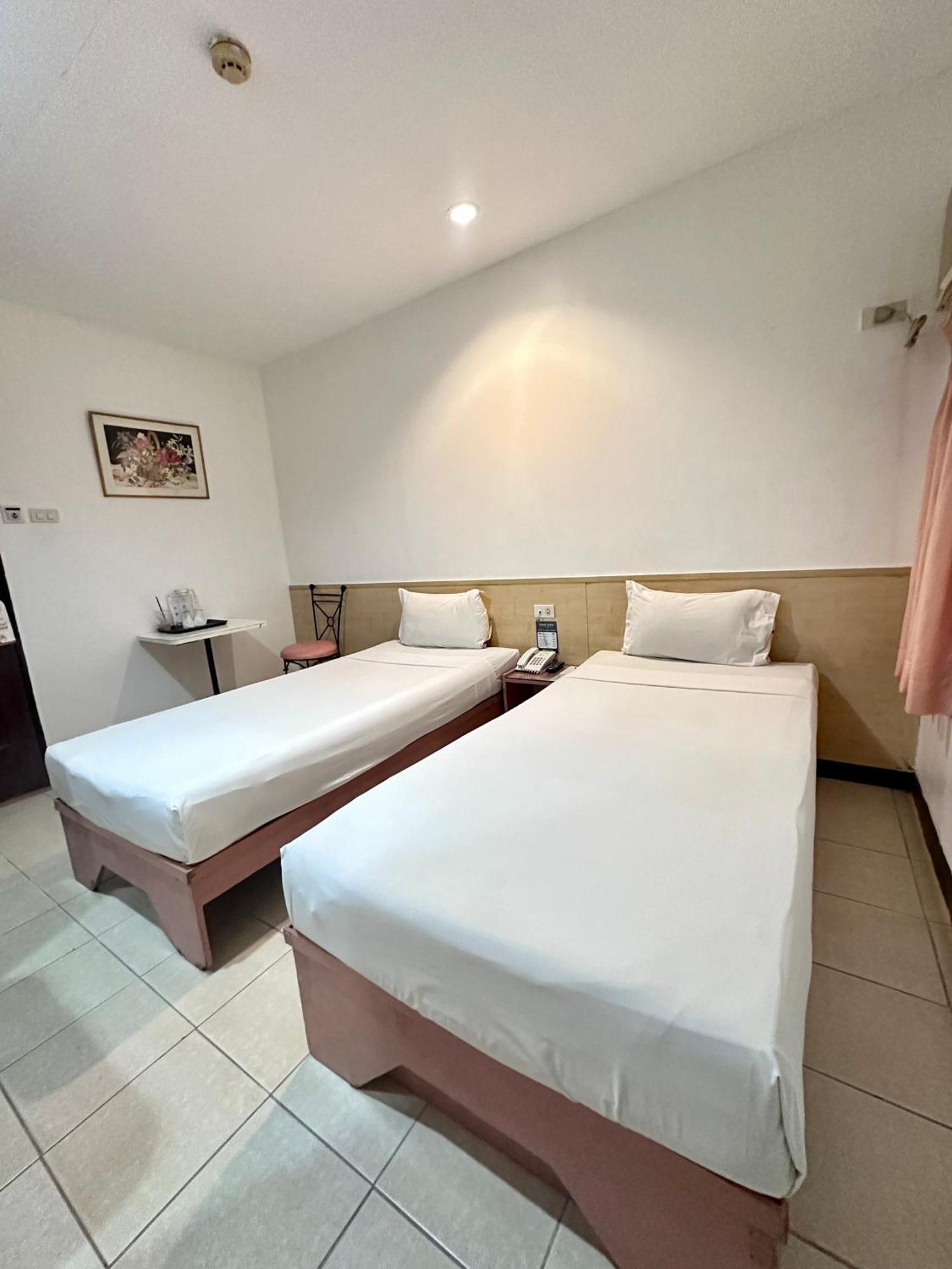 Hotel Pier Cuatro Cebu Exterior photo