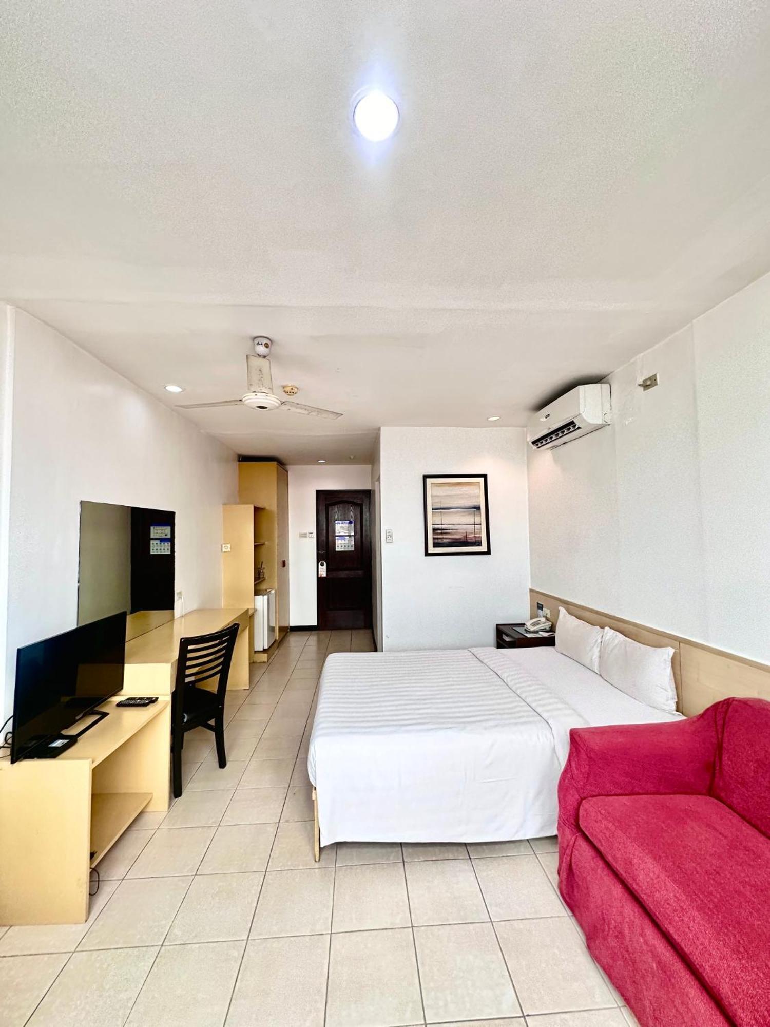 Hotel Pier Cuatro Cebu Exterior photo