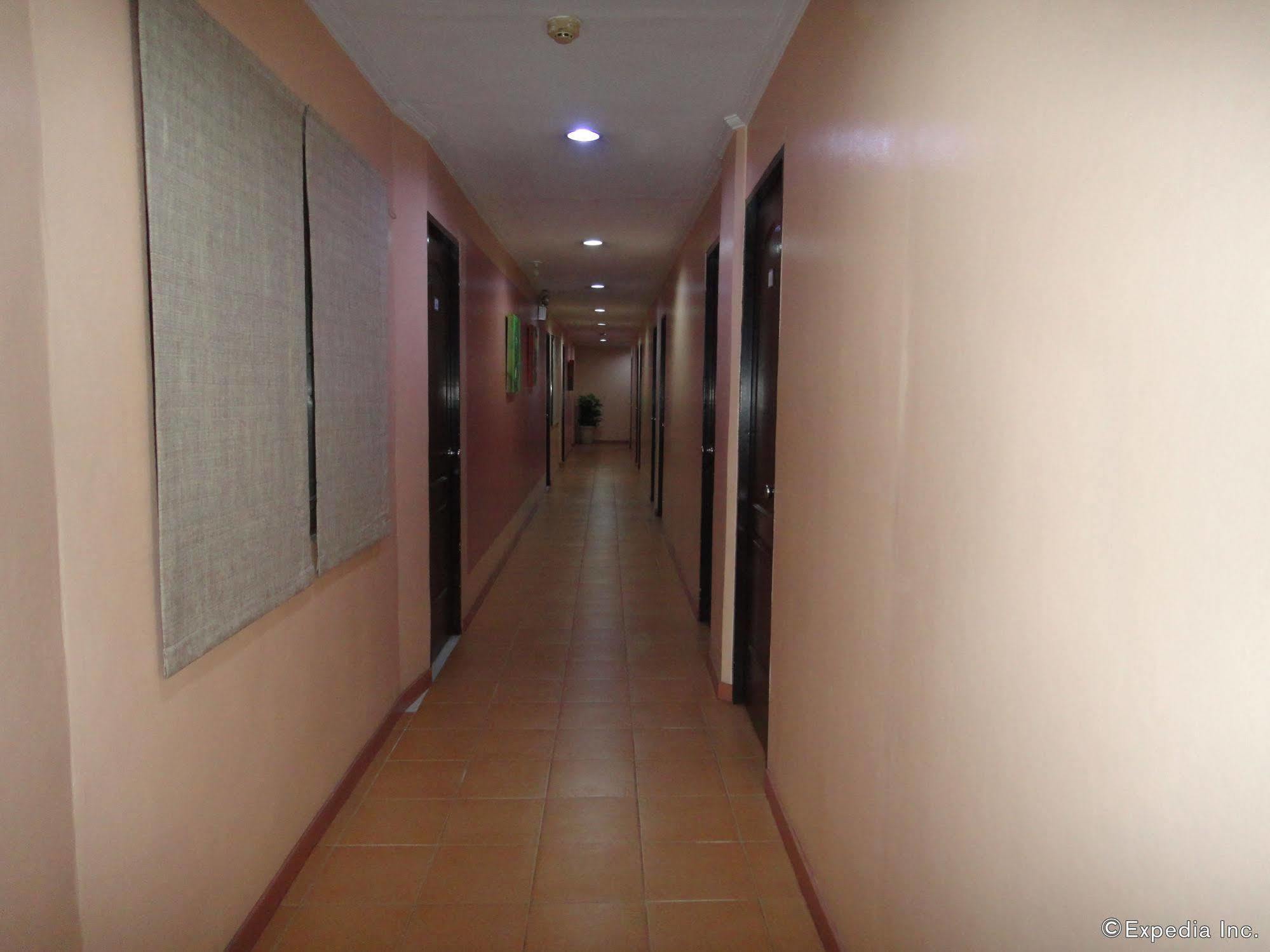 Hotel Pier Cuatro Cebu Exterior photo