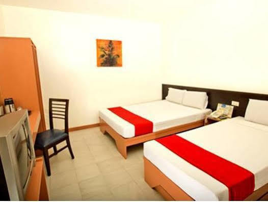 Hotel Pier Cuatro Cebu Exterior photo